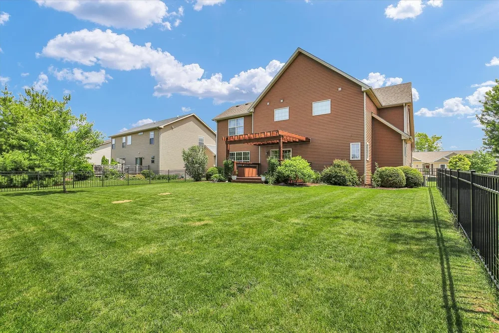 1211 Fieldstone Dr, Savoy, IL 61874