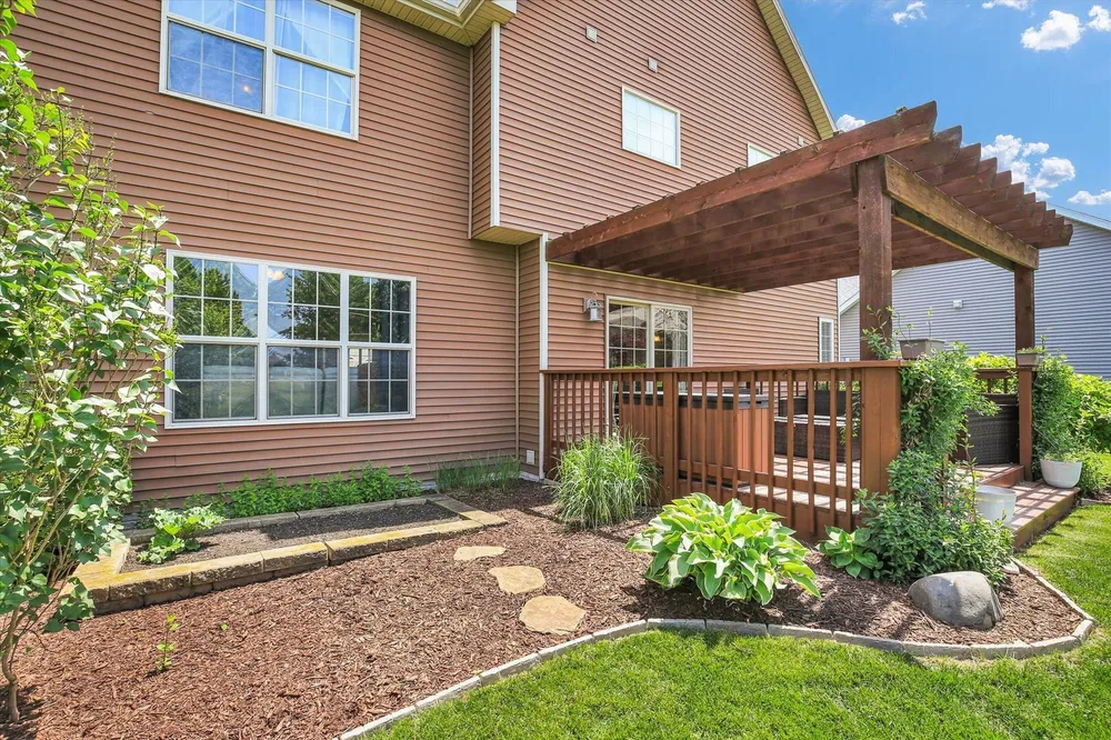 1211 Fieldstone Dr, Savoy, IL 61874