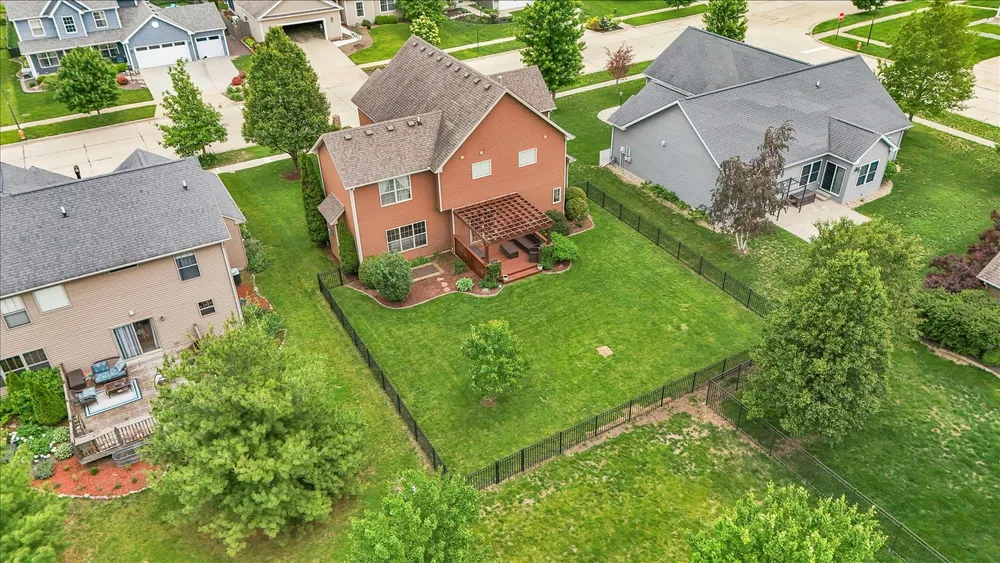 1211 Fieldstone Dr, Savoy, IL 61874