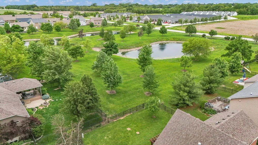 1211 Fieldstone Dr, Savoy, IL 61874