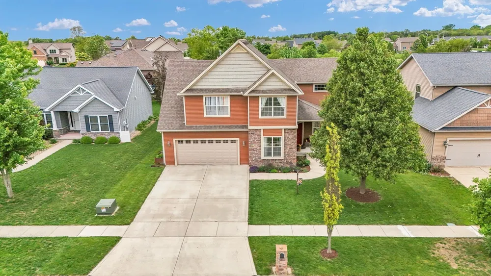 1211 Fieldstone Dr, Savoy, IL 61874