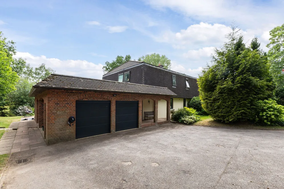 Tile Barn, Woolton Hill, RG20 photo 3