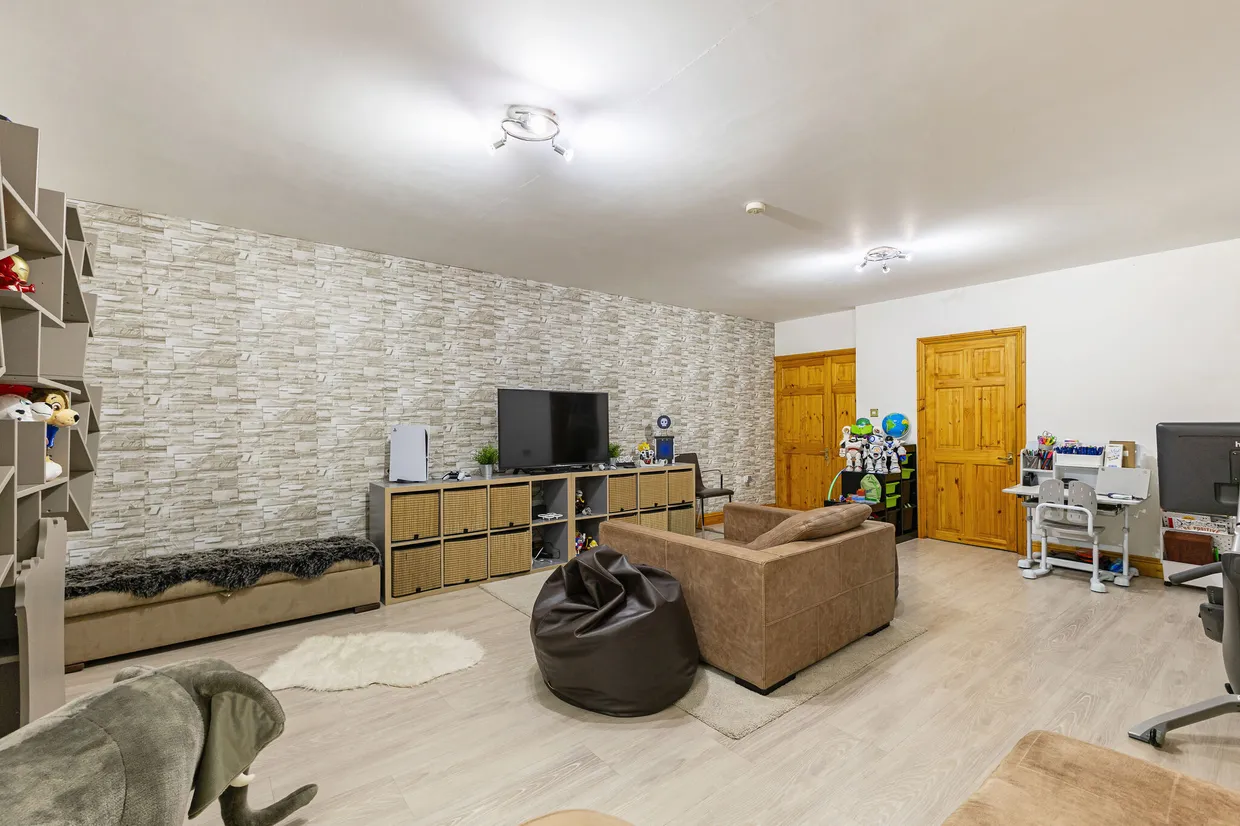 Tile Barn, Woolton Hill, RG20 photo 12
