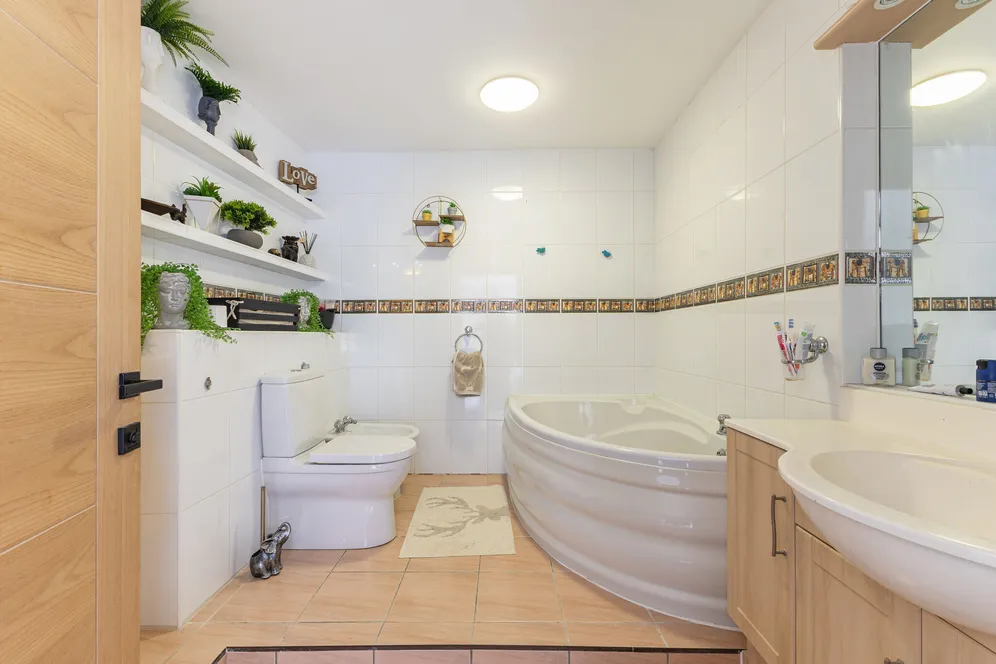 Tile Barn, Woolton Hill, RG20 photo 15
