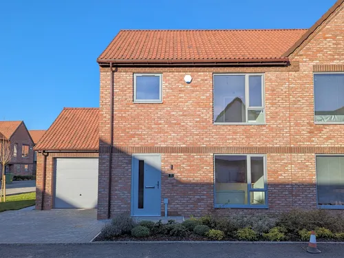 Knights Walk, Sutton, RETFORDphoto