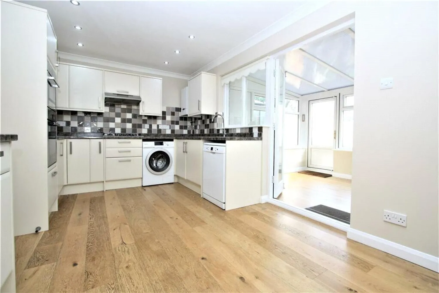 Armstrong Close, Newmarket, CB8 photo 2