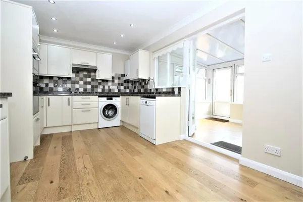 Armstrong Close, Newmarket, CB8 photo 2
