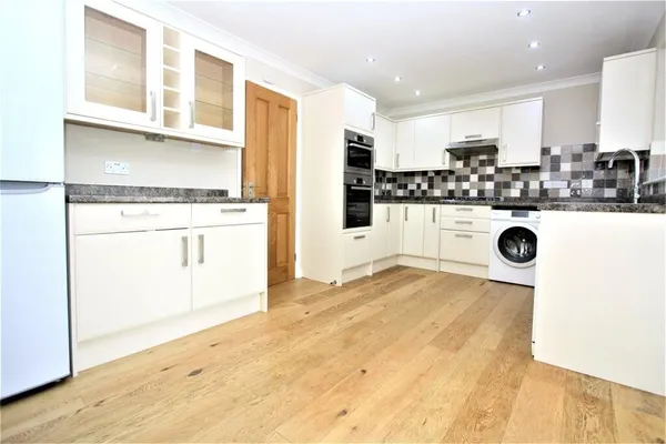 Armstrong Close, Newmarket, CB8 photo 5