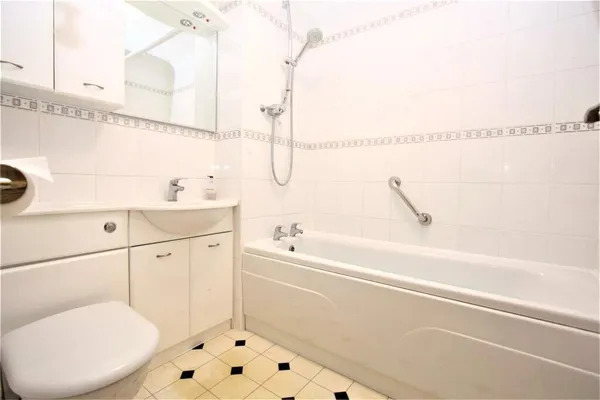 Armstrong Close, Newmarket, CB8 photo 10