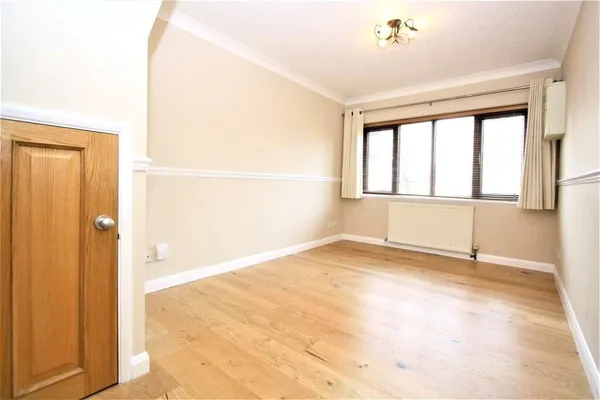 Armstrong Close, Newmarket, CB8 photo 11