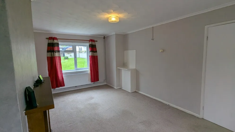 Property carousel item 4