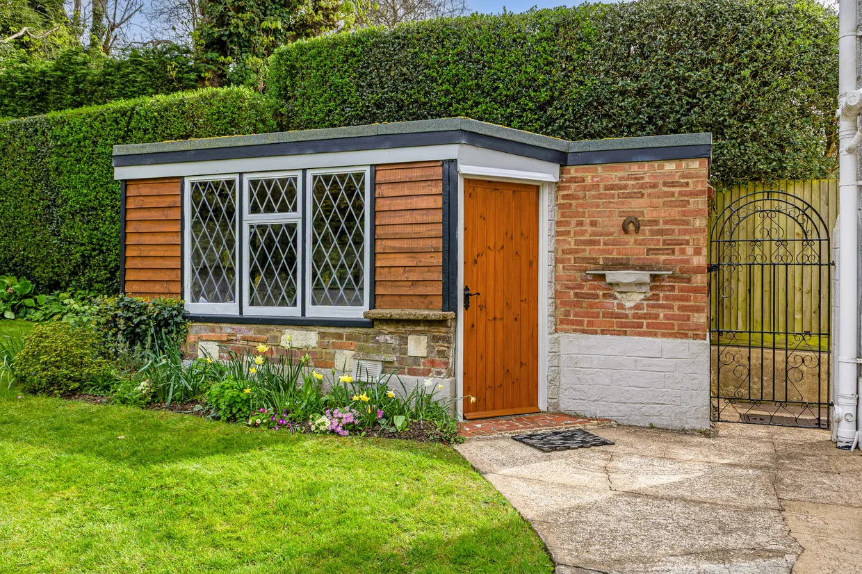 California Lane, Bushey Heath, WD23 photo 25
