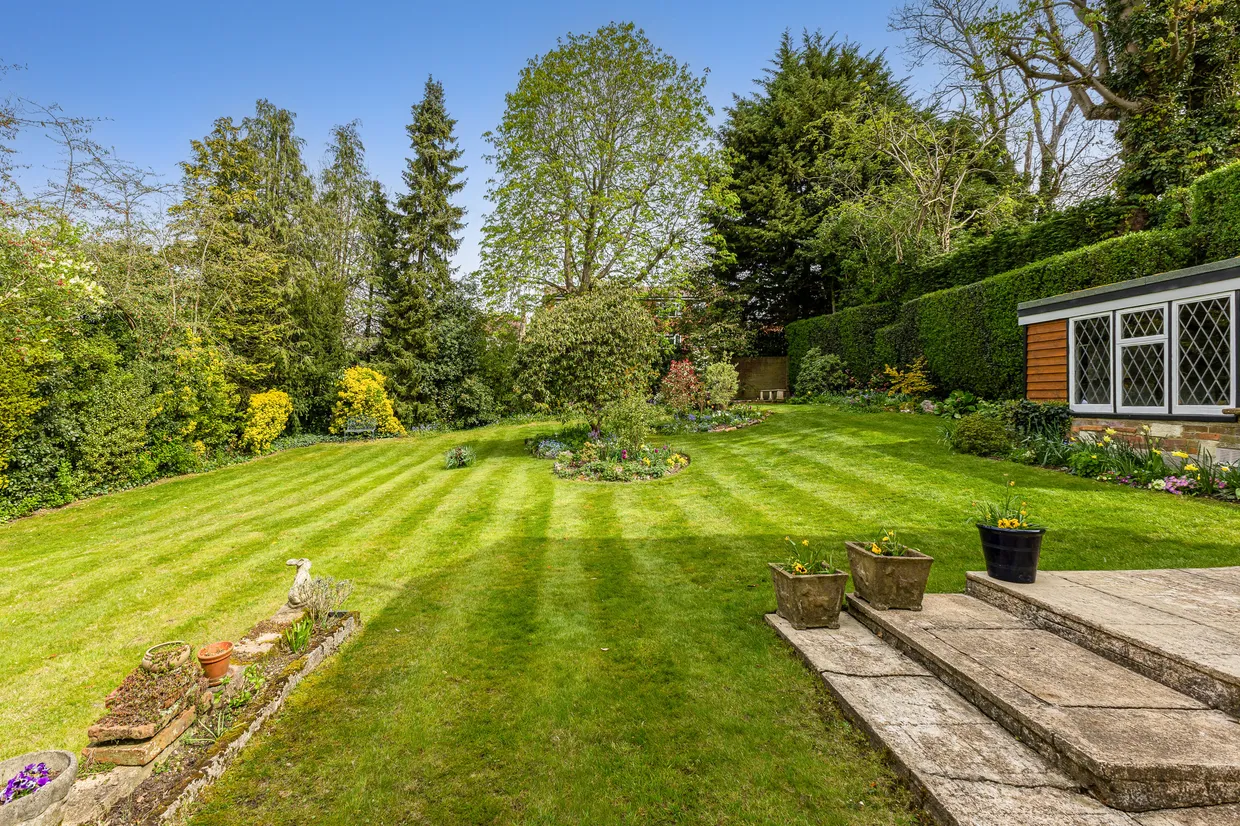 California Lane, Bushey Heath, WD23 photo 27