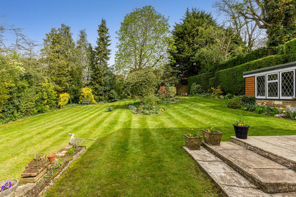 California Lane, Bushey Heath, WD23 photo 27