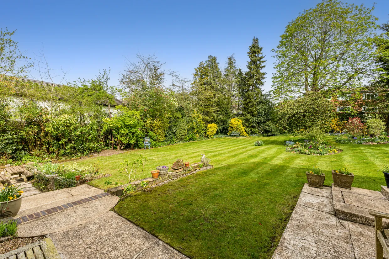 California Lane, Bushey Heath, WD23 photo 28