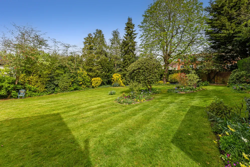 California Lane, Bushey Heath, WD23 photo 29