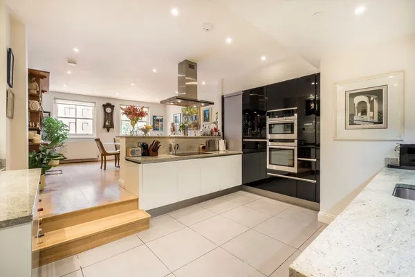 Westmoreland Terrace, London, SW1V photo 3