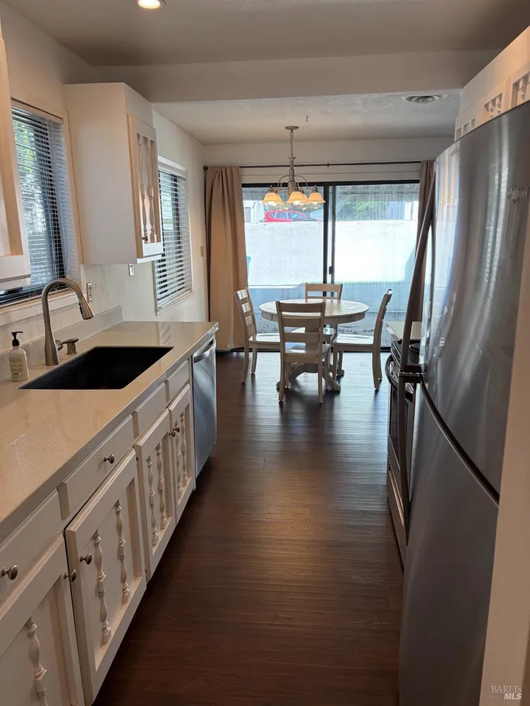 5270 El Mercado Pkwy, Santa Rosa, CA 95403-1326