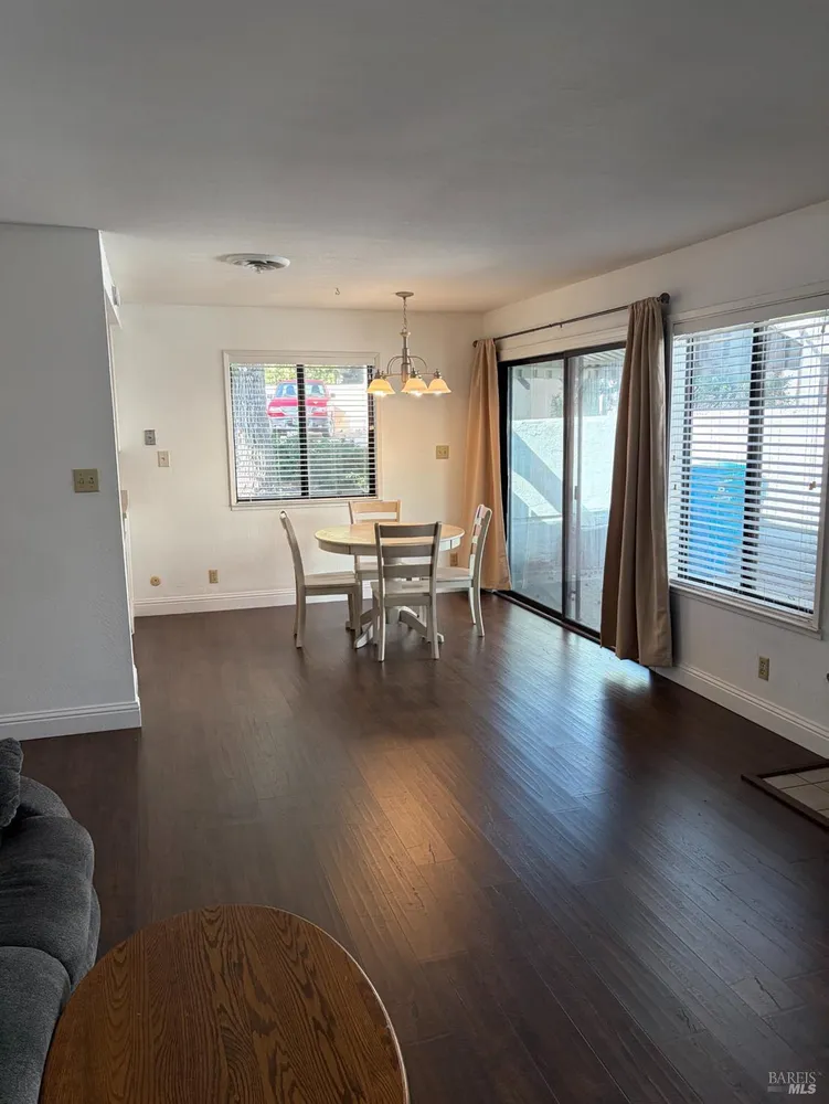 5270 El Mercado Pkwy, Santa Rosa, CA 95403-1326