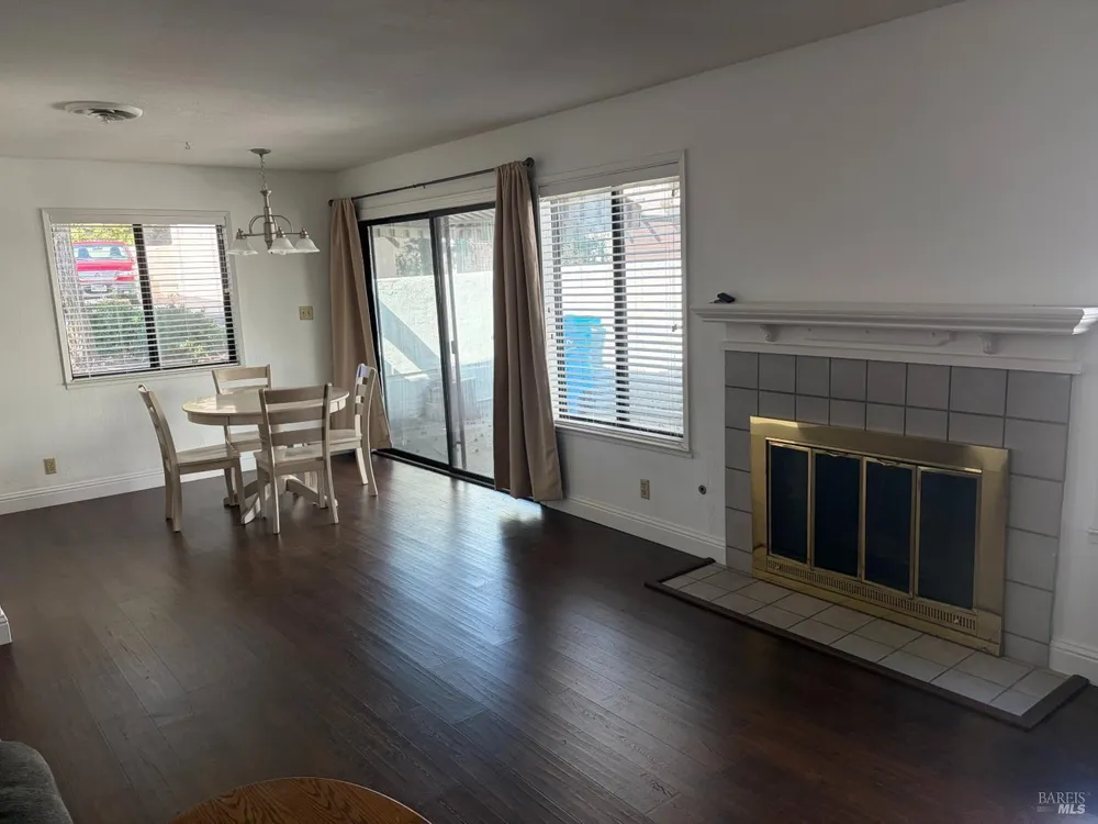 5270 El Mercado Pkwy, Santa Rosa, CA 95403-1326