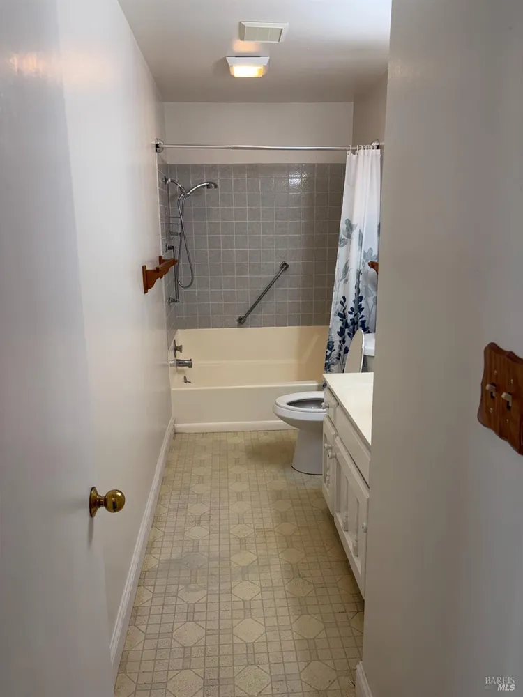 5270 El Mercado Pkwy, Santa Rosa, CA 95403-1326