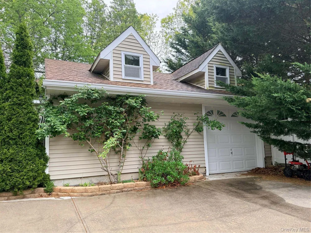 26 Long Beach Dr, Sound Beach, NY 11789