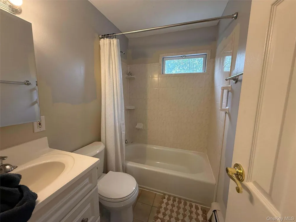 26 Long Beach Dr, Sound Beach, NY 11789