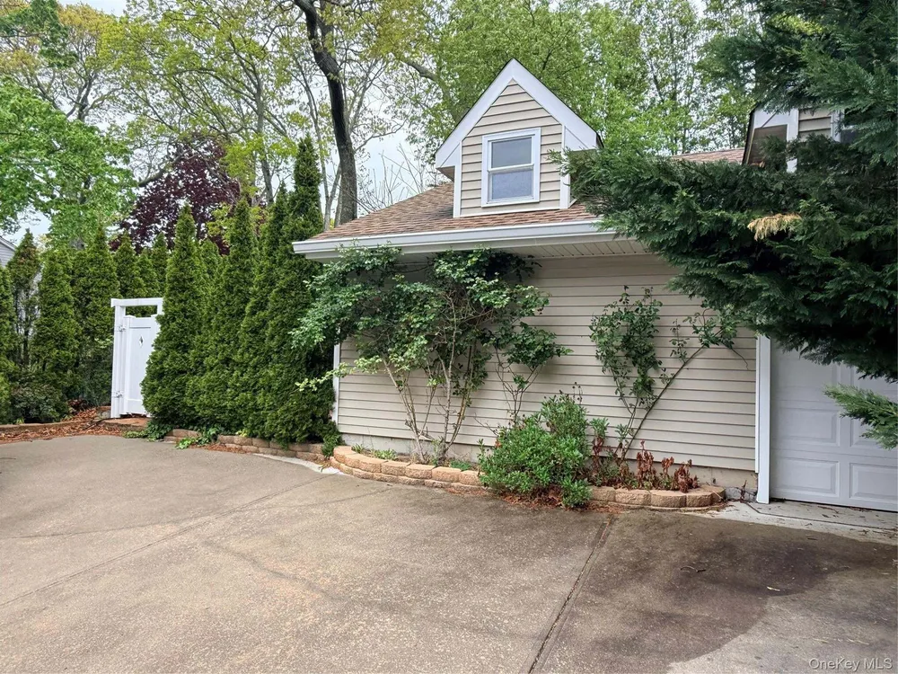 26 Long Beach Dr, Sound Beach, NY 11789