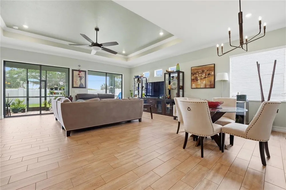 6619 35th Ct E, Sarasota, FL 34243