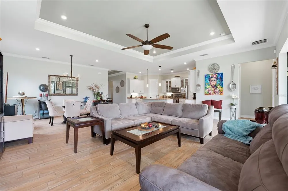 6619 35th Ct E, Sarasota, FL 34243