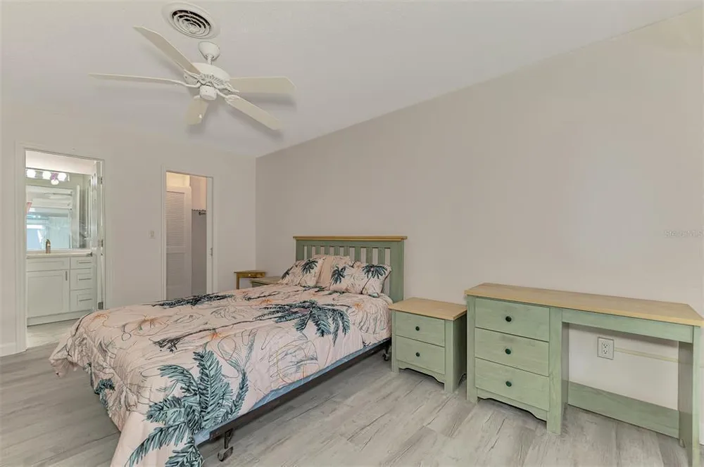 1205 Tarpon Center Dr, Venice, FL 34285
