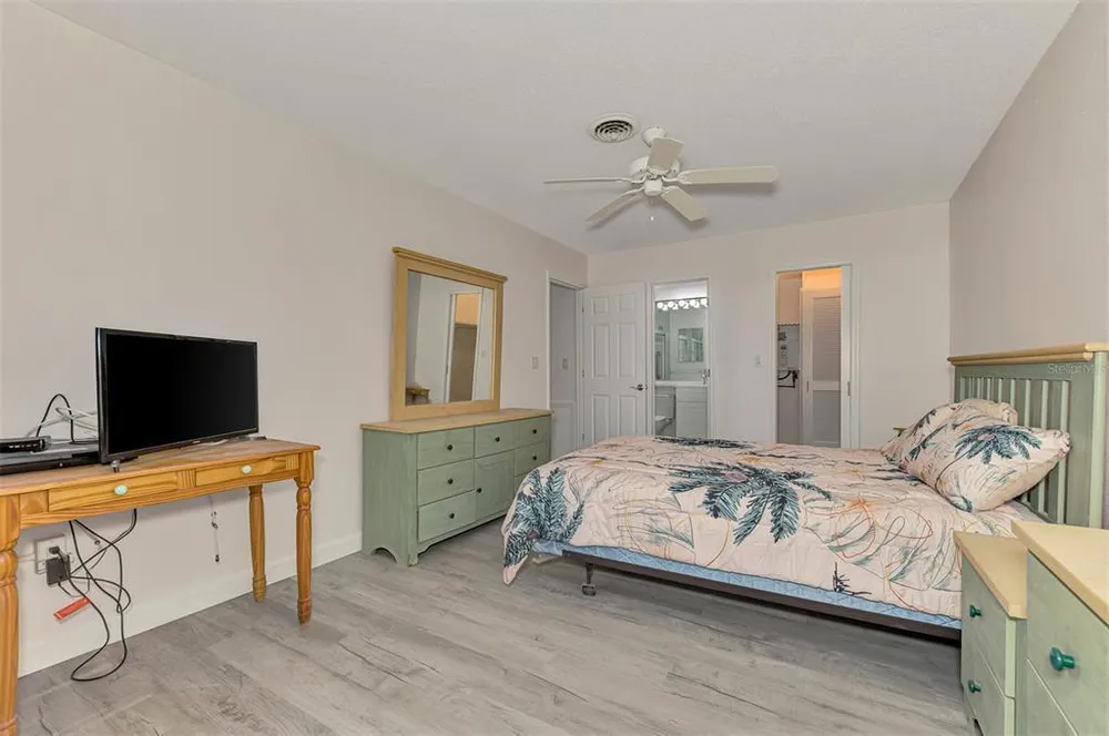 1205 Tarpon Center Dr, Venice, FL 34285