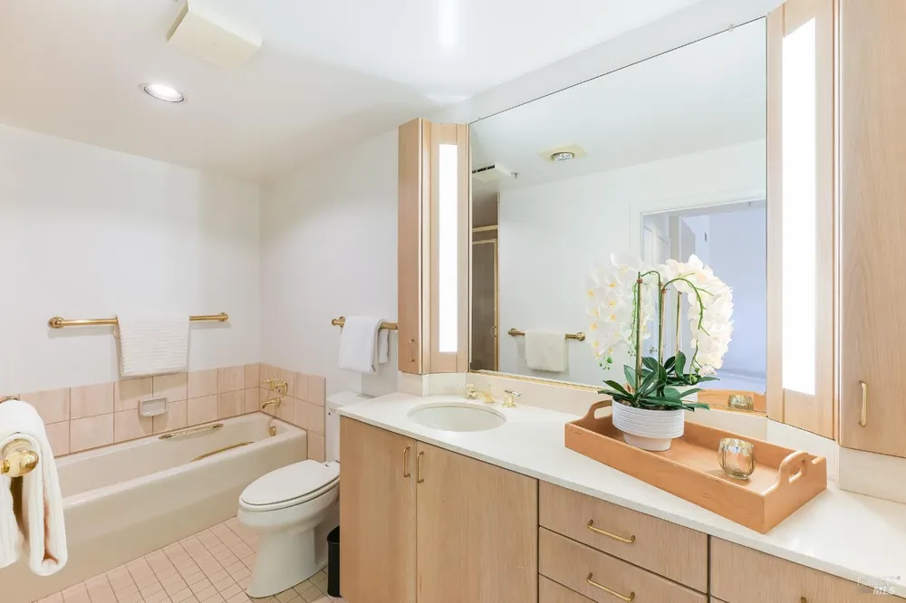 600 Deer Valley Rd, San Rafael, CA 94903