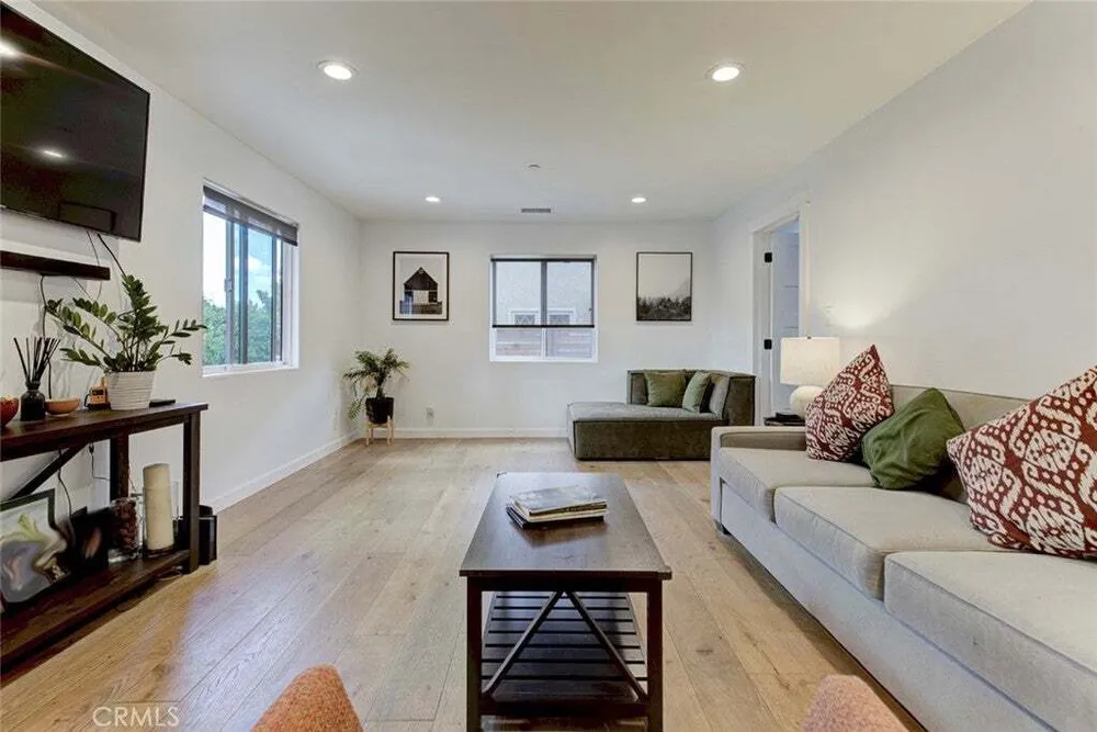 4523 Alumni Ave, Eagle Rock, CA 90041