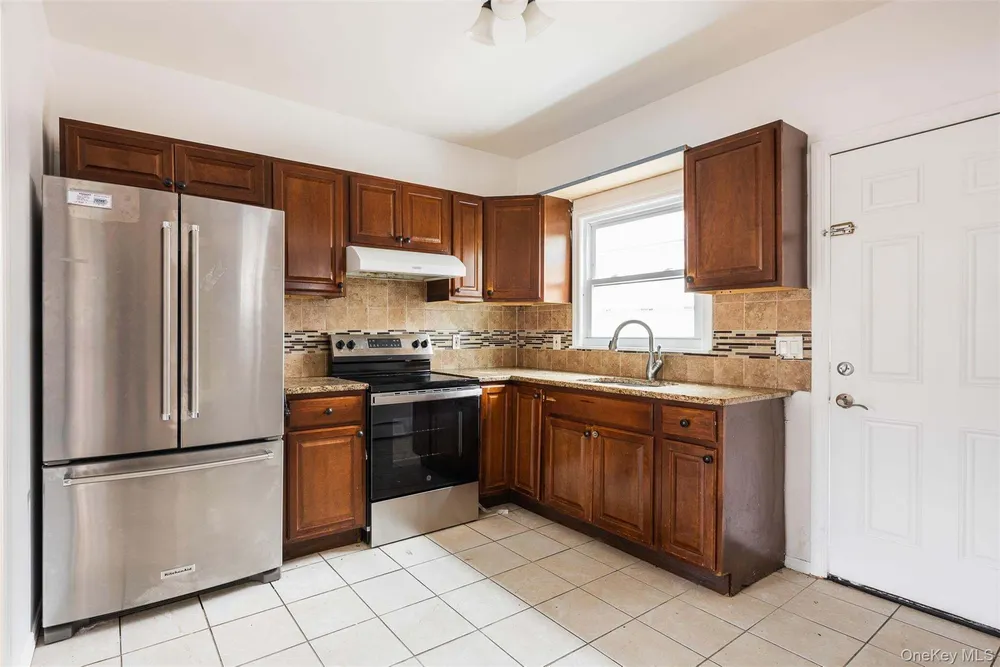 51 Southaven Ave, Medford, NY 11763