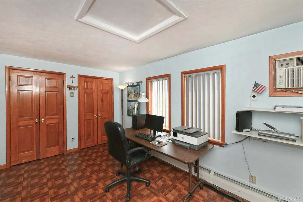 186 11th Ave, Holtsville, NY 11742
