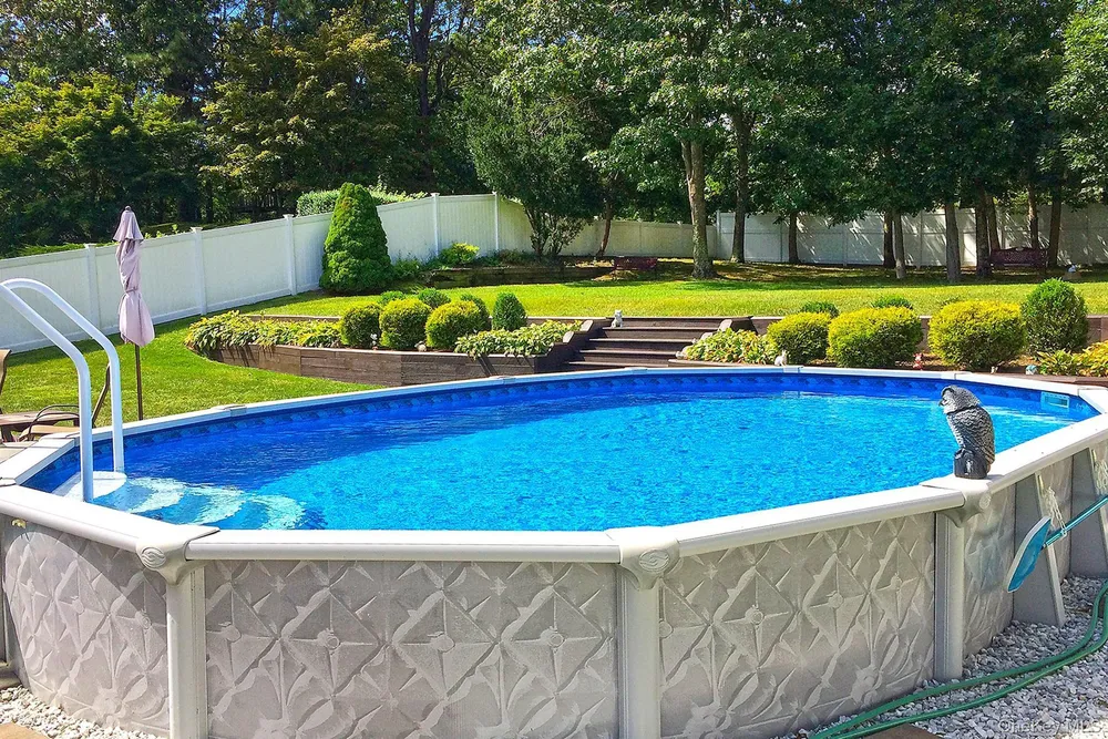 186 11th Ave, Holtsville, NY 11742