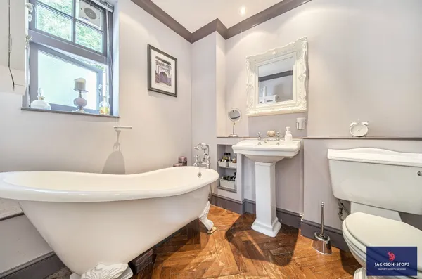 Daneswood, Heath Lane, MK17 photo 8