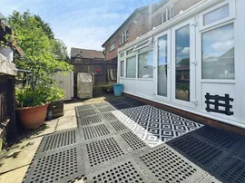 Muirfield Close, Ifield, Crawley thumb 2