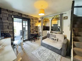 Muirfield Close, Ifield, Crawley thumb 3