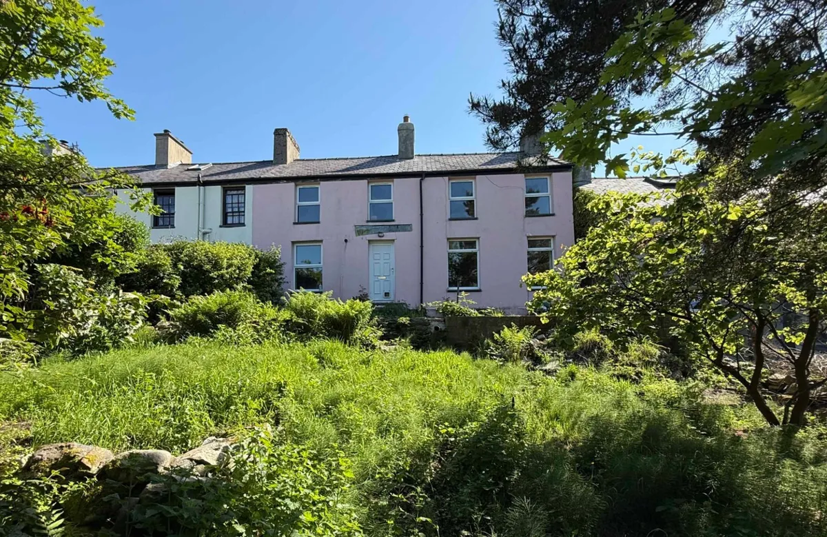 Well Street Number Three, Gerlan, Bethesda, Bangor, LL57