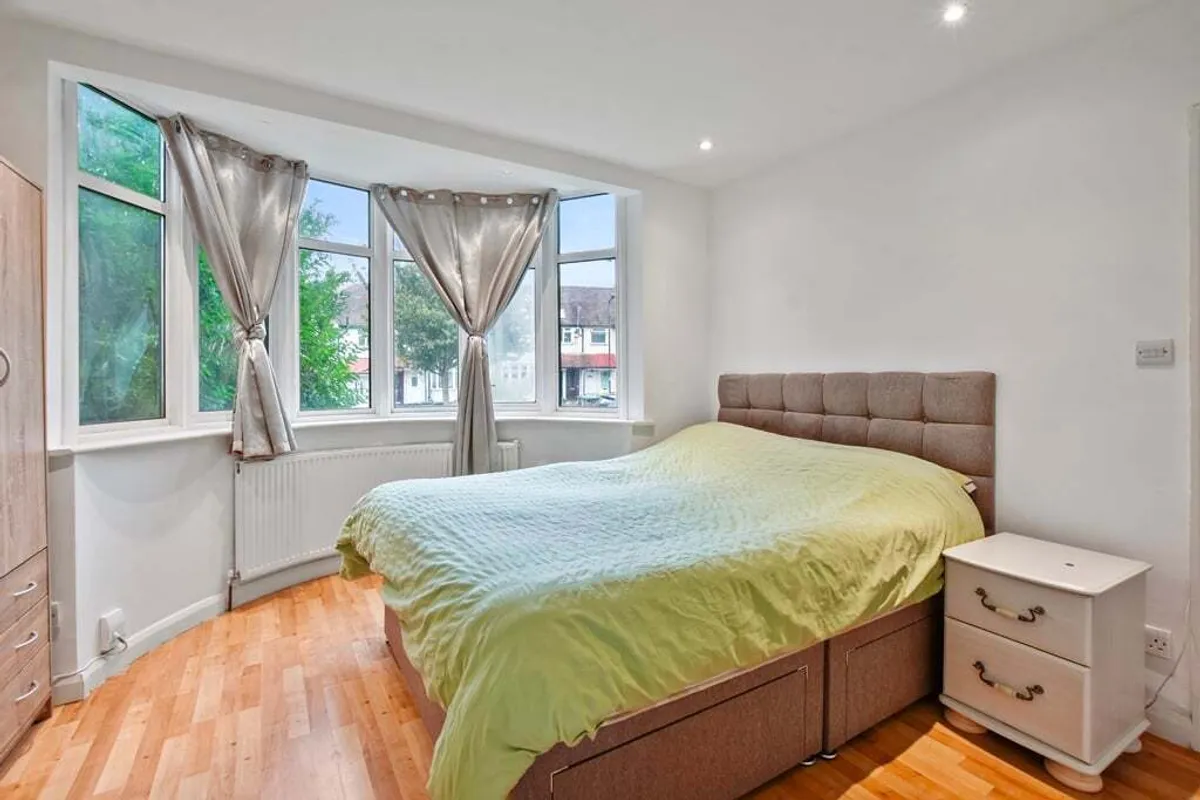 Braemar Avenue, London, NW10