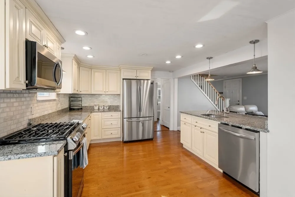 220 Lynn St, Peabody, MA 01960