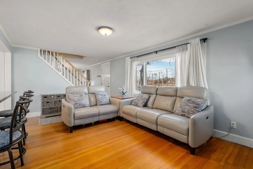 220 Lynn St, Peabody, MA 01960