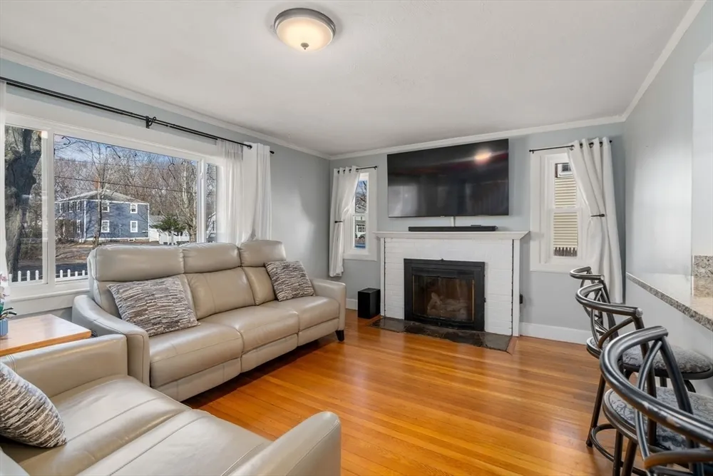 220 Lynn St, Peabody, MA 01960