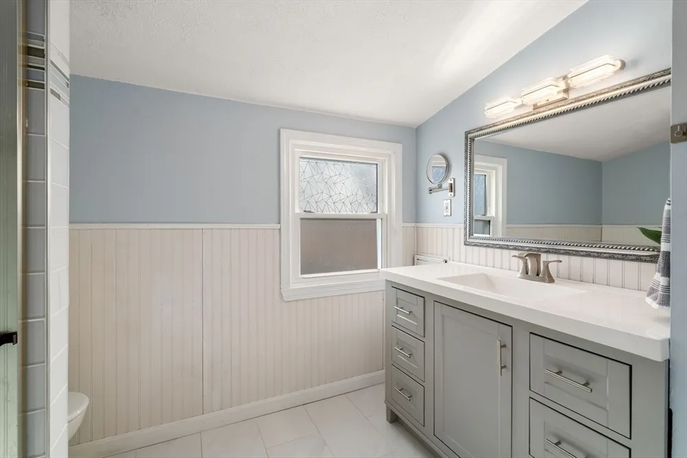 220 Lynn St, Peabody, MA 01960