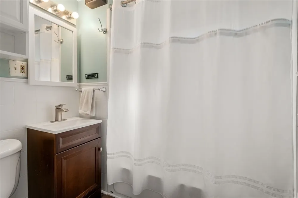 220 Lynn St, Peabody, MA 01960