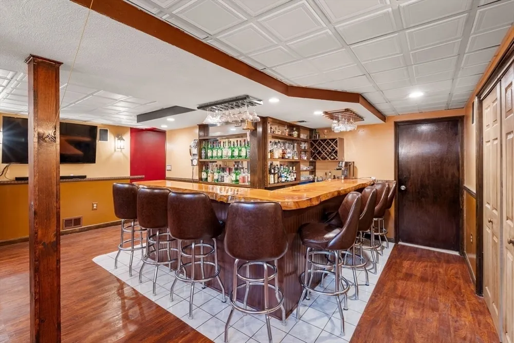 220 Lynn St, Peabody, MA 01960