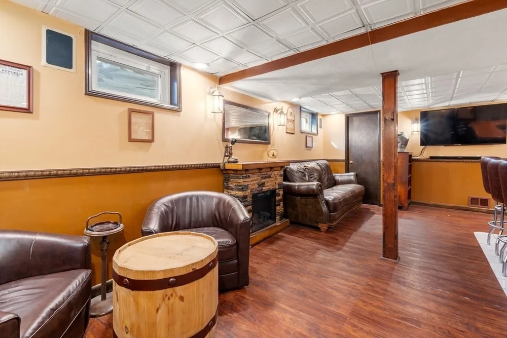 220 Lynn St, Peabody, MA 01960