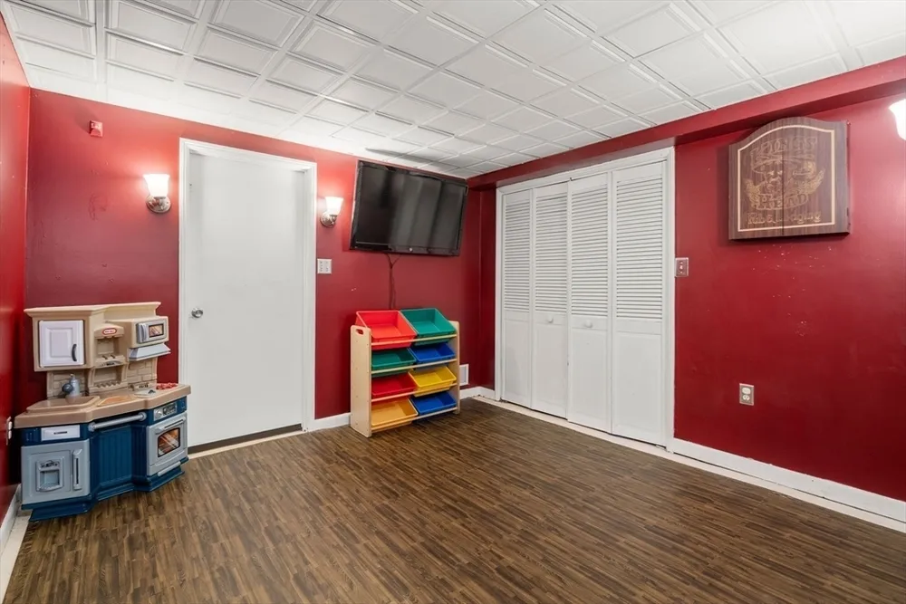 220 Lynn St, Peabody, MA 01960